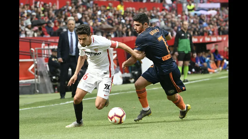 Cầu thủ Valencia với nỗ lực cao nhất để giành chiến thắng trước đối thủ Sevilla Cầu thủ Valencia với nỗ lực cao nhất để giành chiến thắng trước đối thủ Sevilla